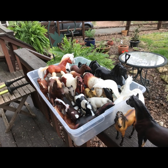 Breyer horses multiple - Picture 2 of 4